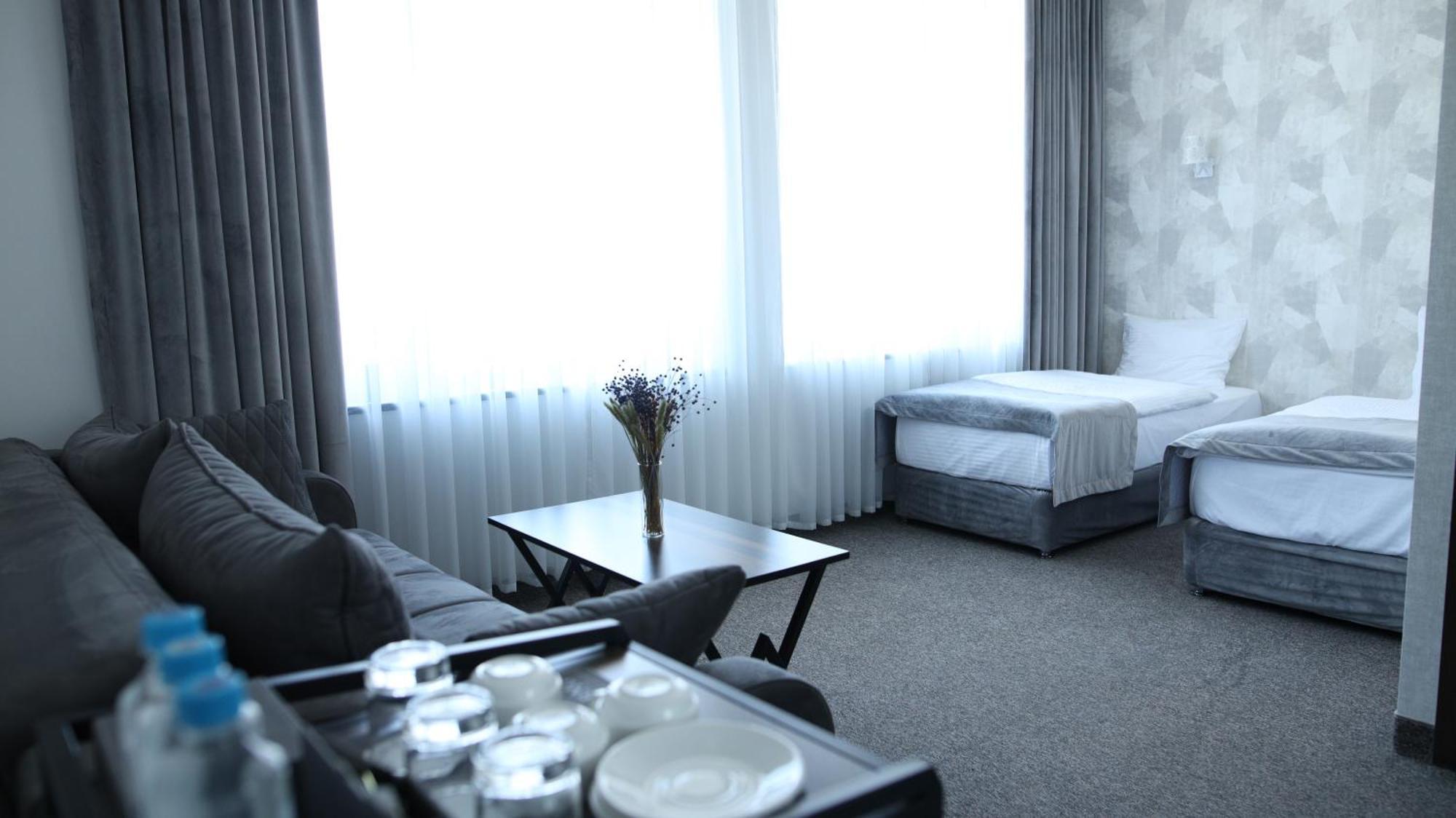 Bmg Hotel By Grigoryans Group Горис Екстериор снимка