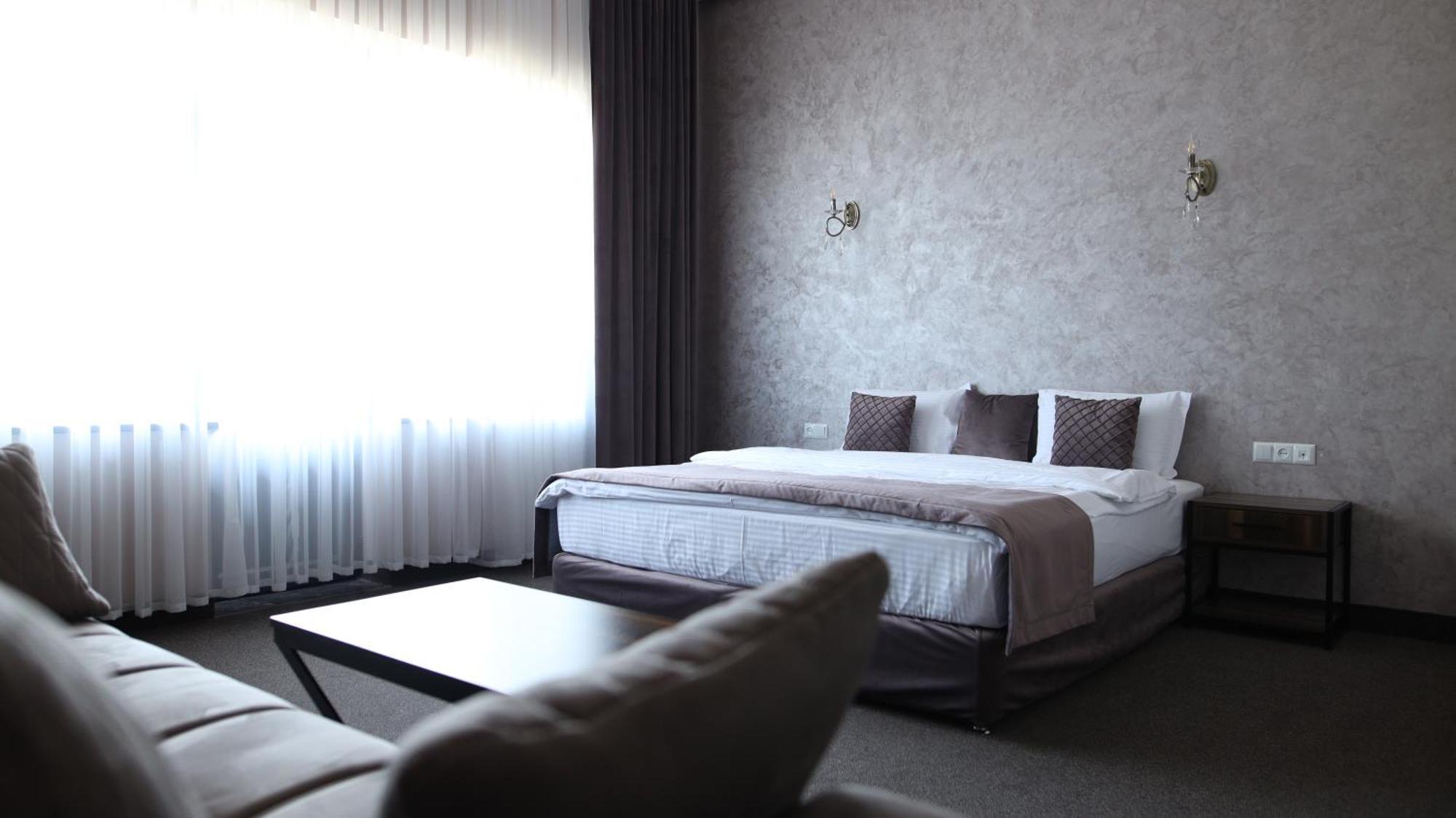 Bmg Hotel By Grigoryans Group Горис Екстериор снимка