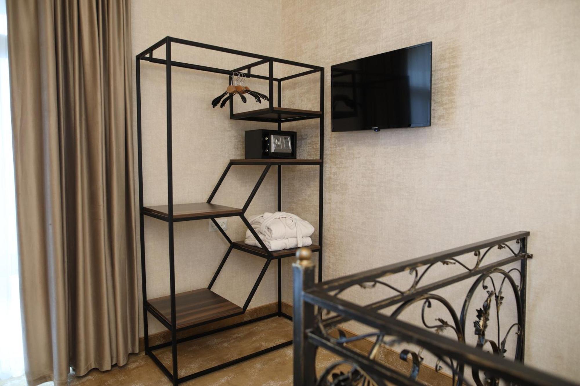 Bmg Hotel By Grigoryans Group Горис Екстериор снимка