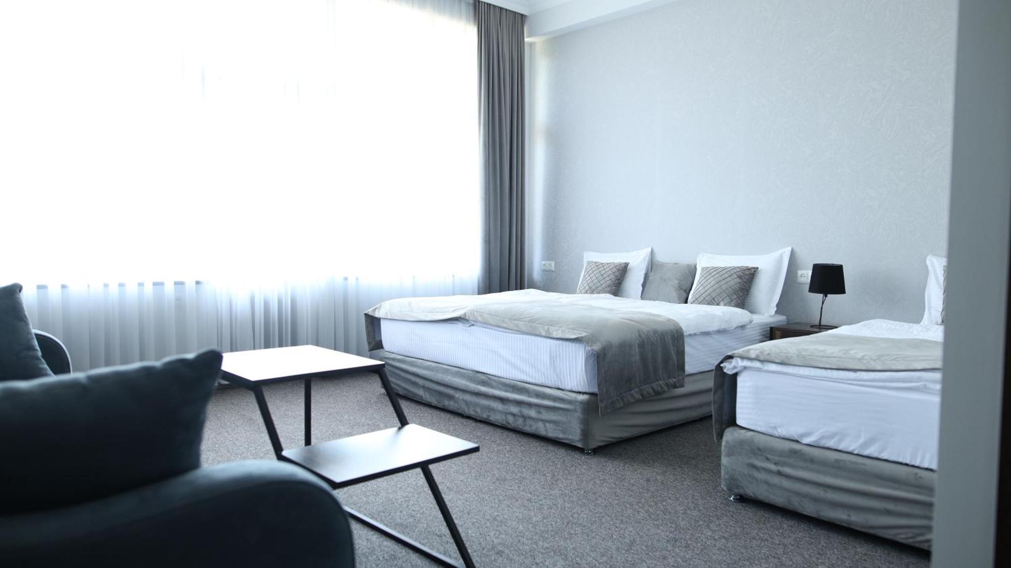 Bmg Hotel By Grigoryans Group Горис Екстериор снимка