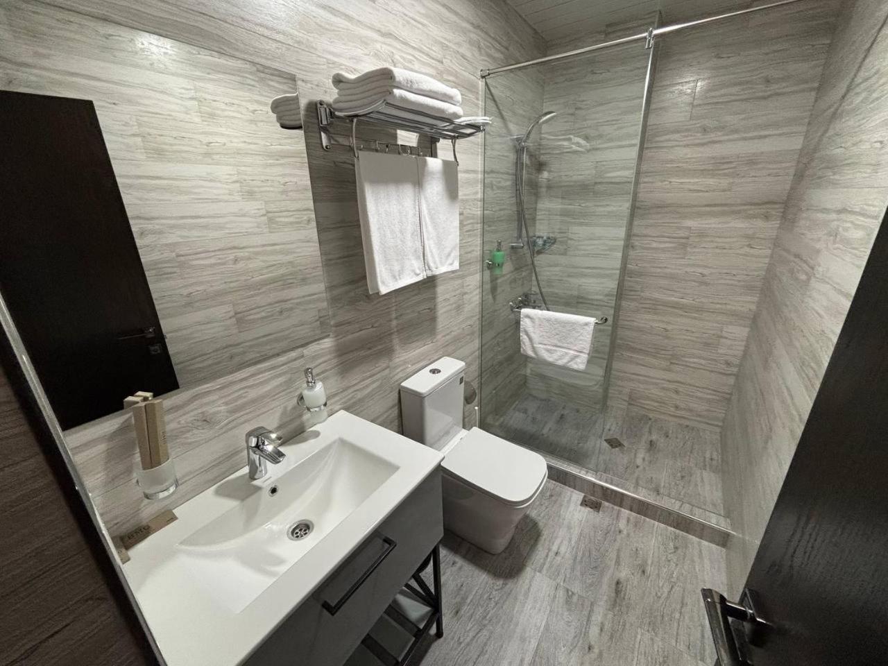 Bmg Hotel By Grigoryans Group Горис Екстериор снимка